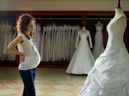 Cómo elegir el vestido de novia si estás embarazada